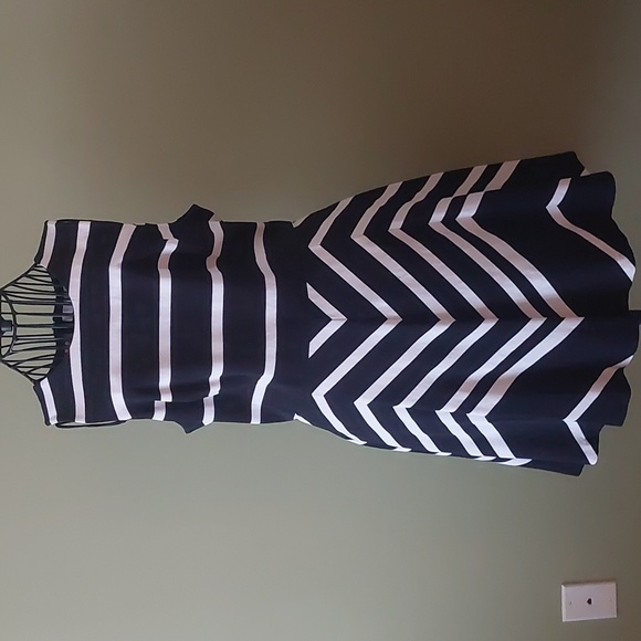 Banana Republic Dresses & Skirts - BANANA REPUBLIC dress, size 14 but fitsl size 12